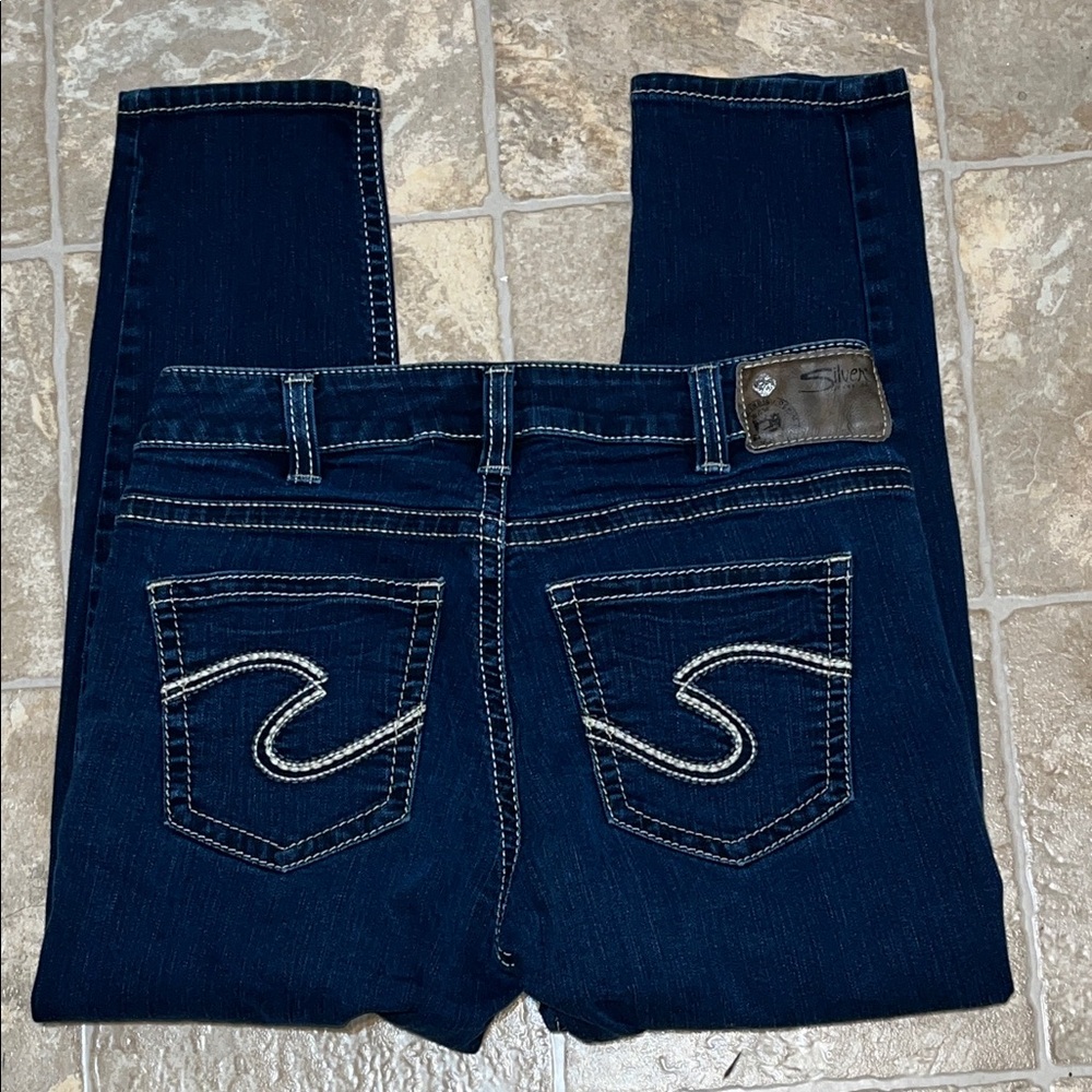 Silver Suki High Capri Jeans  Dark Indigo with Contrast Stitching - Picture 5 of 10